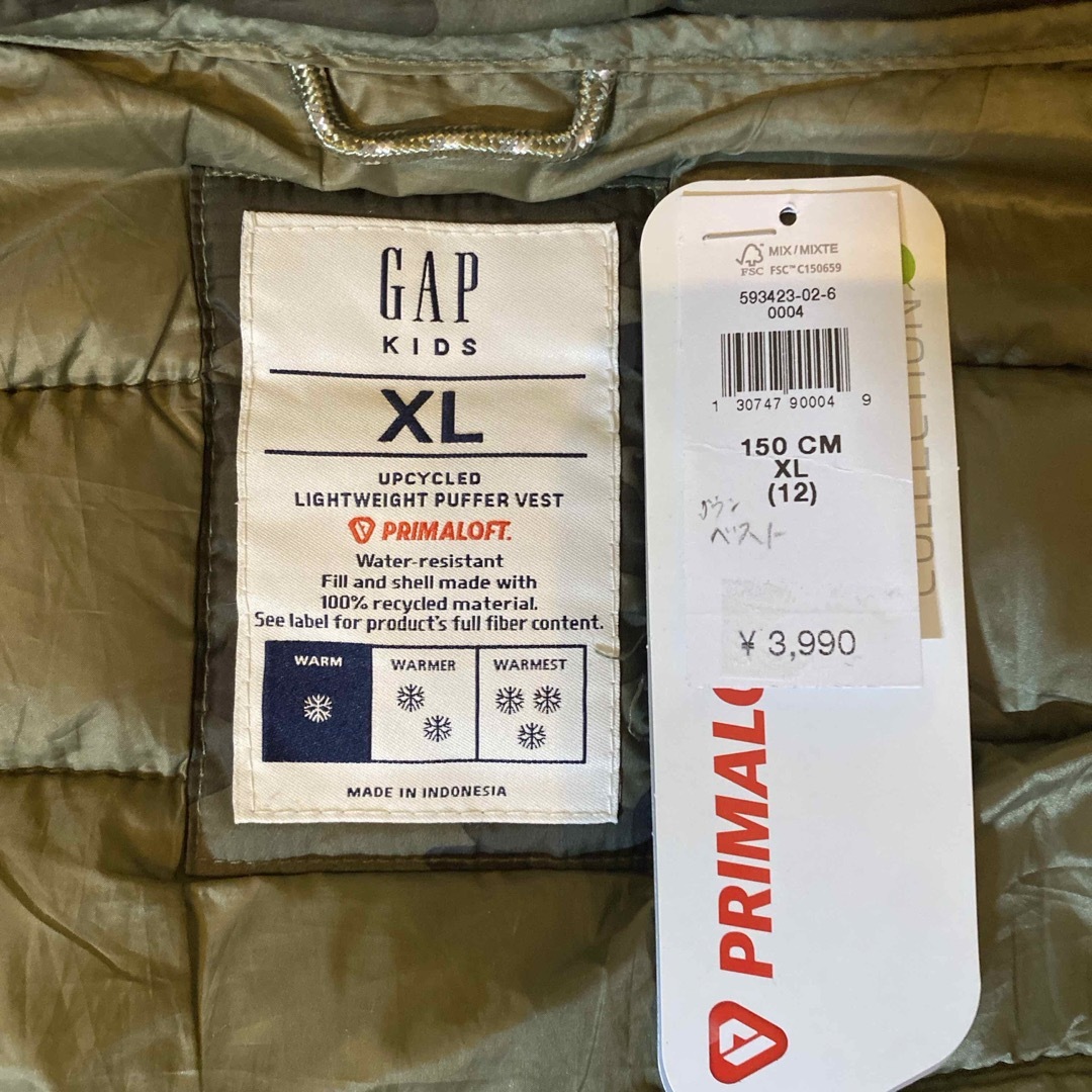 GAP Kids(ギャップキッズ)の値下！GAP キッズ　XL 迷彩　ダウンベスト　美品 キッズ/ベビー/マタニティのキッズ服男の子用(90cm~)(ジャケット/上着)の商品写真