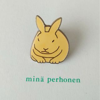 ミナペルホネン(mina perhonen)のミナペルホネン ウサギ 前 ピンバッジ(ブローチ/コサージュ)