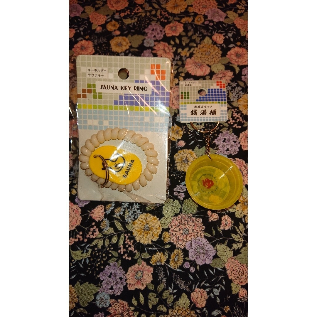 ＜🐤♨️ひよこおまけ＞サウナキー&黄色いたらいキーホルダー エンタメ/ホビーのアニメグッズ(キーホルダー)の商品写真