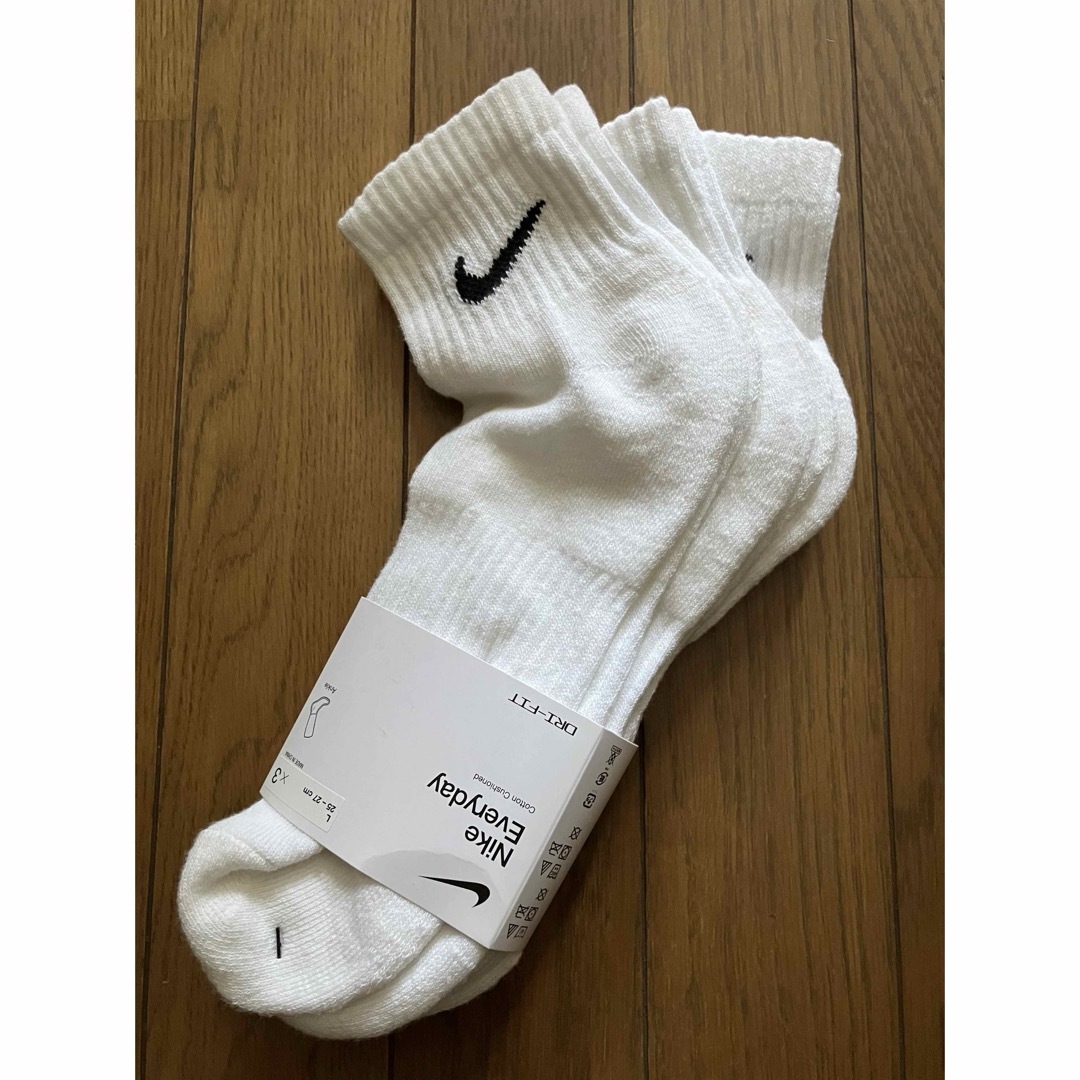 NIKE(ナイキ)のNIKE 白ソックス３枚セット25〜27cm メンズのレッグウェア(ソックス)の商品写真