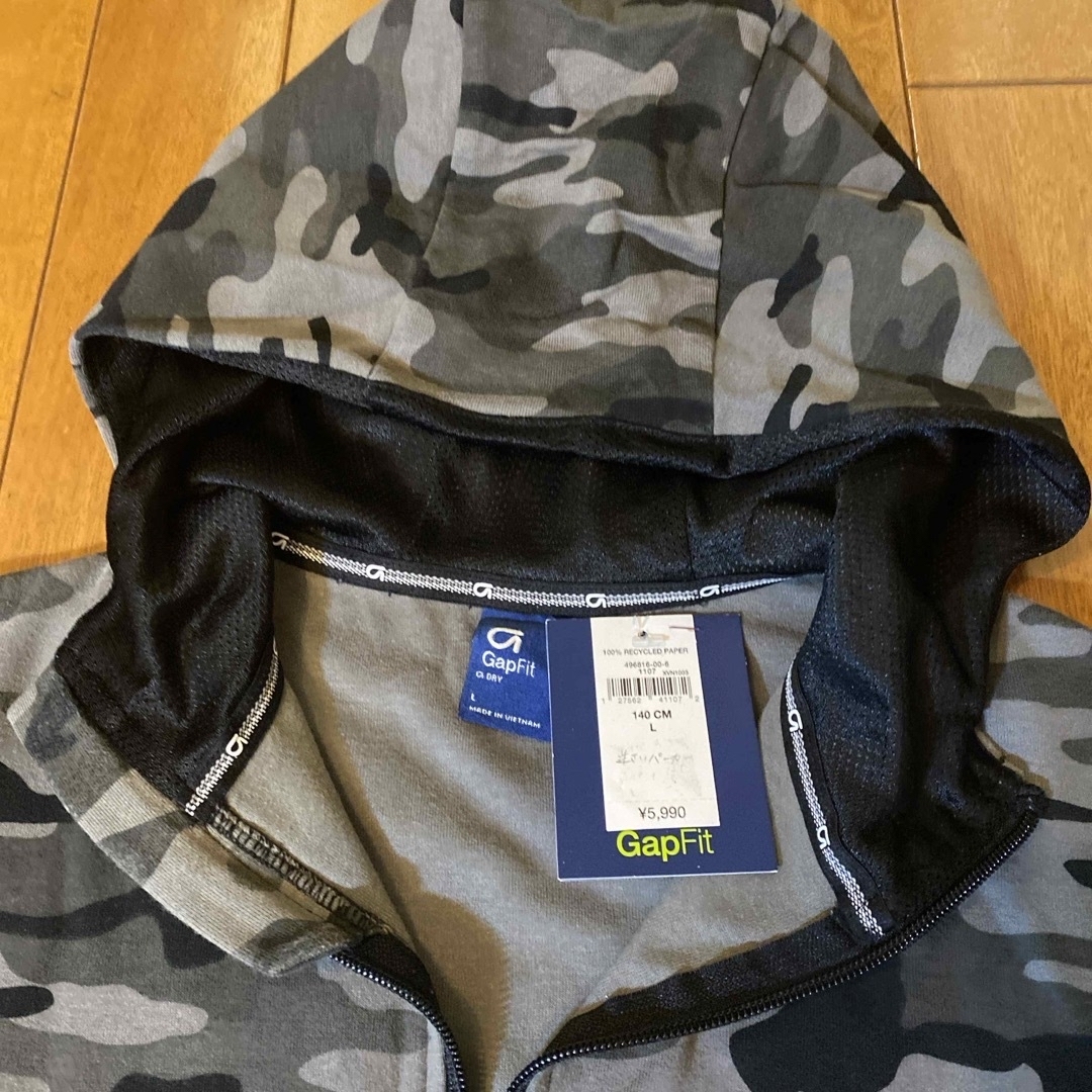 GAP(ギャップ)の値下　GAP fit 140  迷彩　パーカー キッズ/ベビー/マタニティのキッズ服男の子用(90cm~)(ジャケット/上着)の商品写真