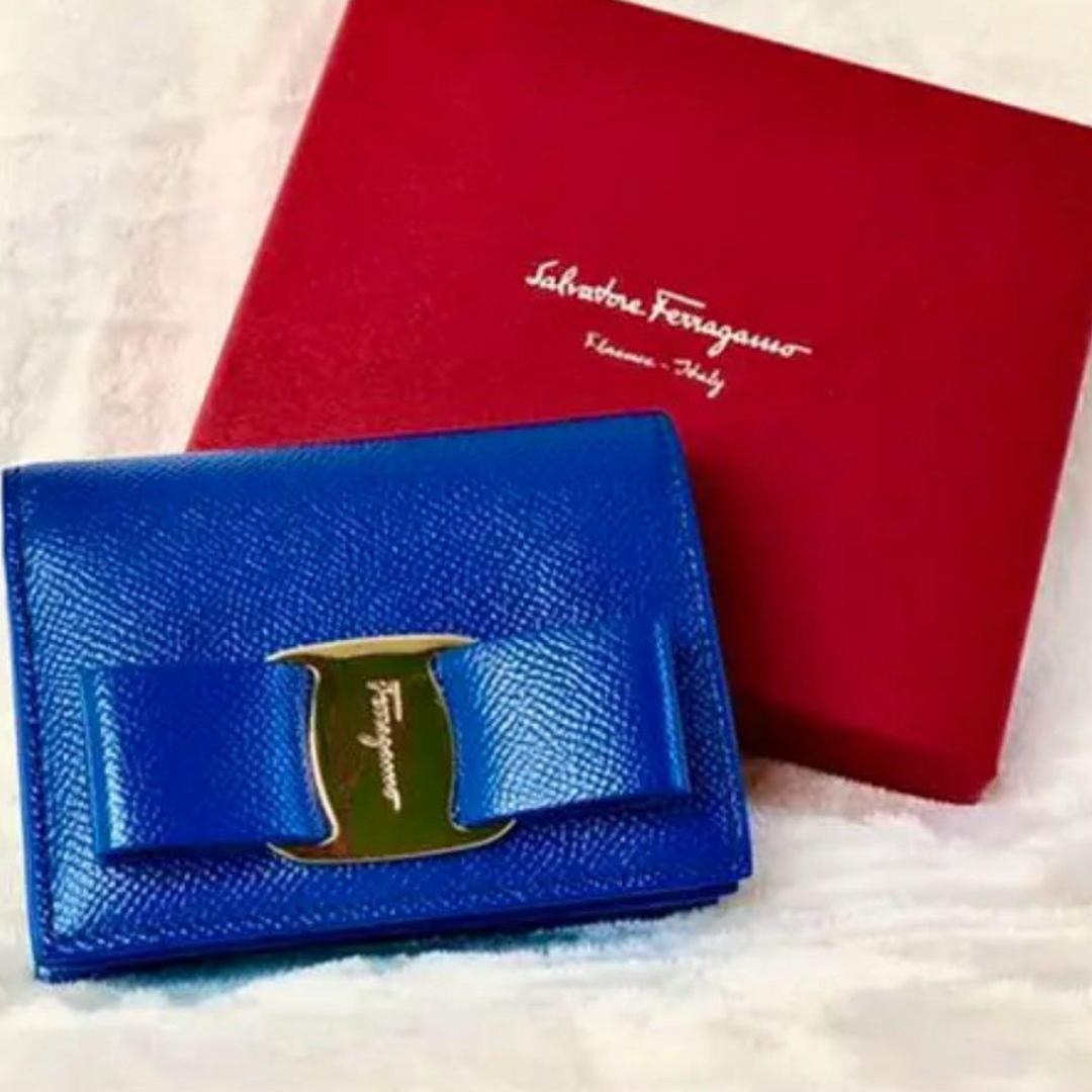 Salvatore Ferragamo(サルヴァトーレフェラガモ)のSalvatore Ferragamo 折り財布　ヴァラリボン　青 レディースのファッション小物(財布)の商品写真