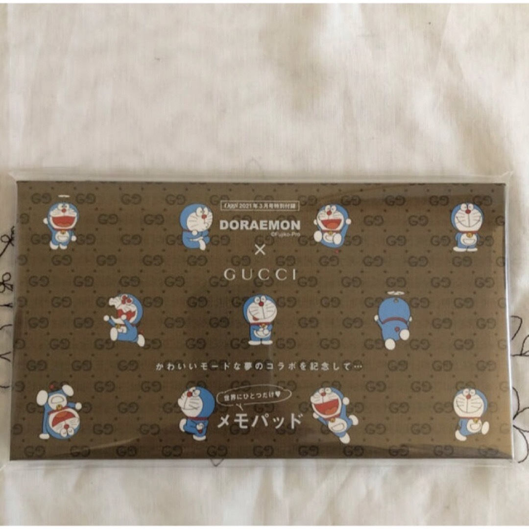 小学館(ショウガクカン)の②Oggiオッジ2021年3月号特別付録ドラえもん×GUCCIコラボメモパッド エンタメ/ホビーのおもちゃ/ぬいぐるみ(キャラクターグッズ)の商品写真