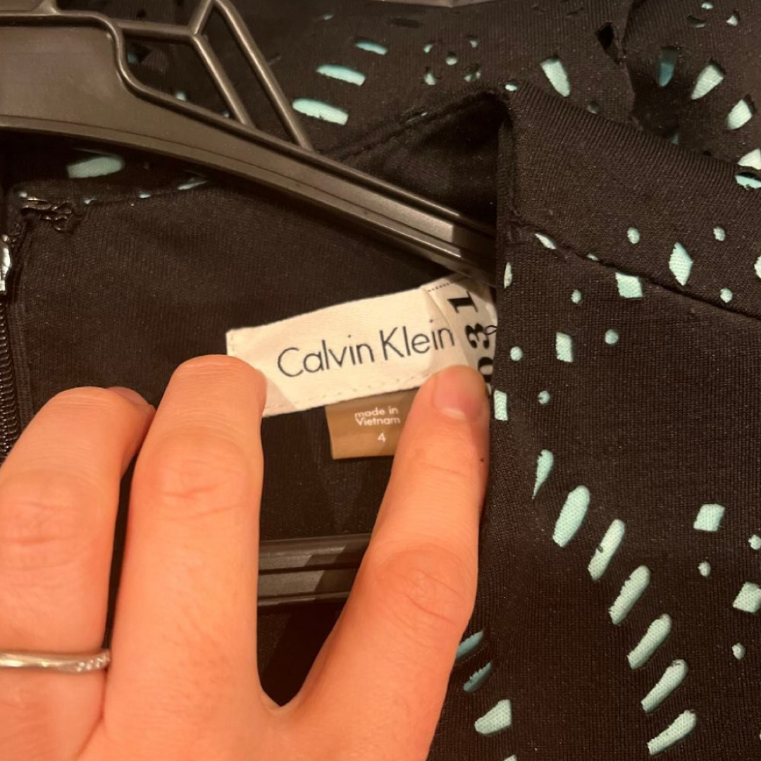 Calvin Klein(カルバンクライン)のカルバンクライン　黒　フォーマル　ワンピース　ドレス レディースのフォーマル/ドレス(ミディアムドレス)の商品写真