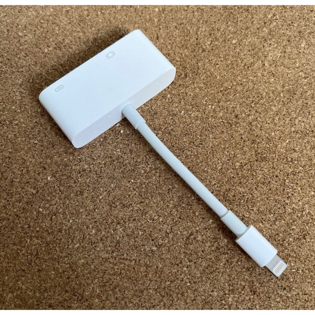 Apple(アップル)のApple Lightning to VGA 変換アダプタ A1439 スマホ/家電/カメラのテレビ/映像機器(映像用ケーブル)の商品写真