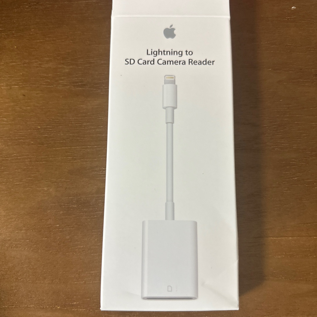 Apple(アップル)のAPPLE Lightning  SDカードカメラリーダー MJYT2AM/A スマホ/家電/カメラのスマホアクセサリー(その他)の商品写真