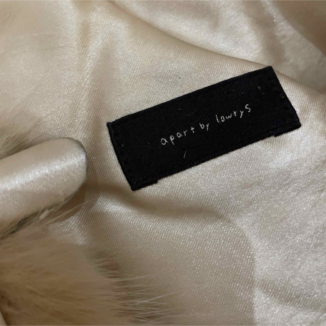 apart by lowrys(アパートバイローリーズ)のapartbylowrys  ファーティペット　ベージュ レディースのファッション小物(マフラー/ショール)の商品写真