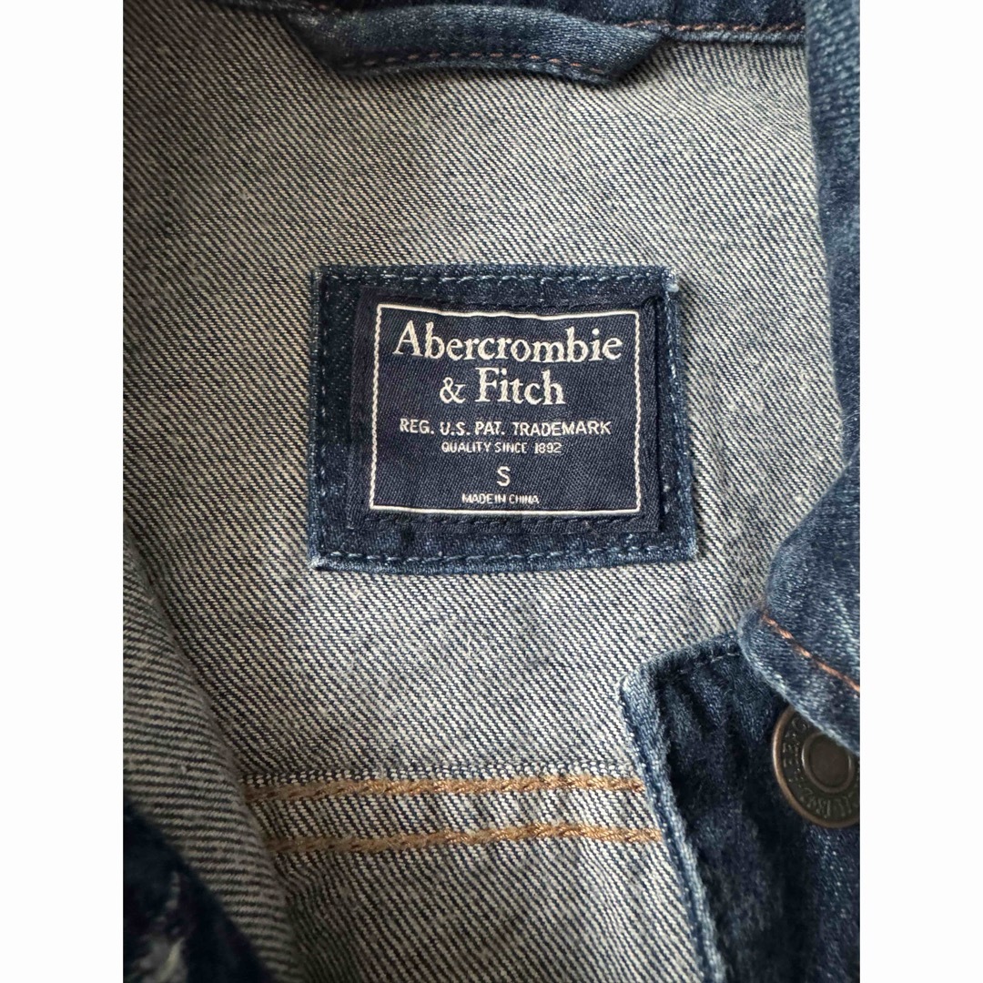 Abercrombie&Fitch(アバクロンビーアンドフィッチ)のAbercrombie & Fitch アバクロ デニムジャケット レディースのジャケット/アウター(Gジャン/デニムジャケット)の商品写真