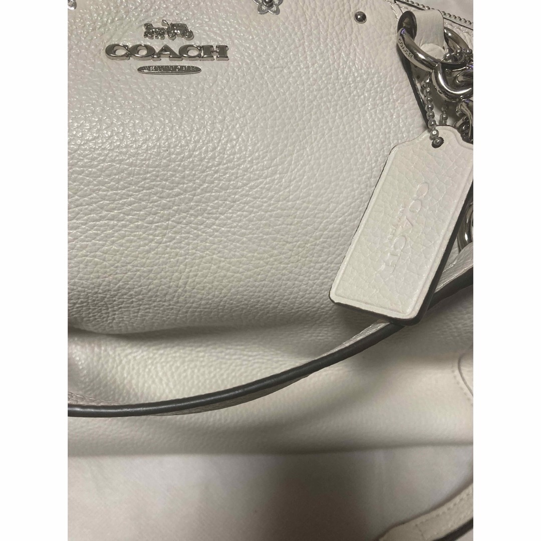 COACH(コーチ)のCOACH コーチ　ショルダーバッグ　ハンドバッグ　ホワイト　ホワイト レディースのバッグ(ショルダーバッグ)の商品写真