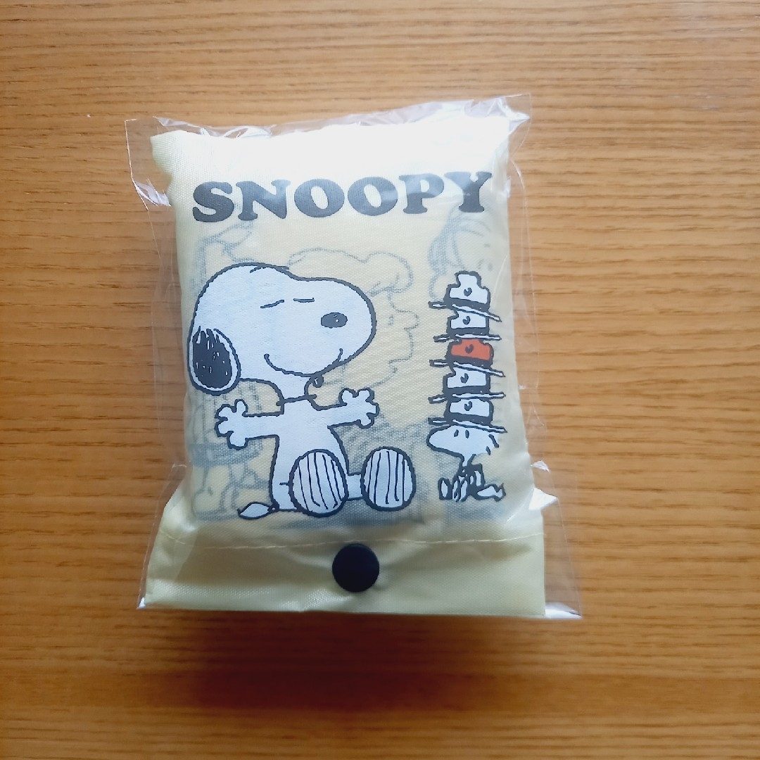 SNOOPY(スヌーピー)の◆　新品　ポーチ入り　スヌーピーエコバッグ エンタメ/ホビーのおもちゃ/ぬいぐるみ(キャラクターグッズ)の商品写真