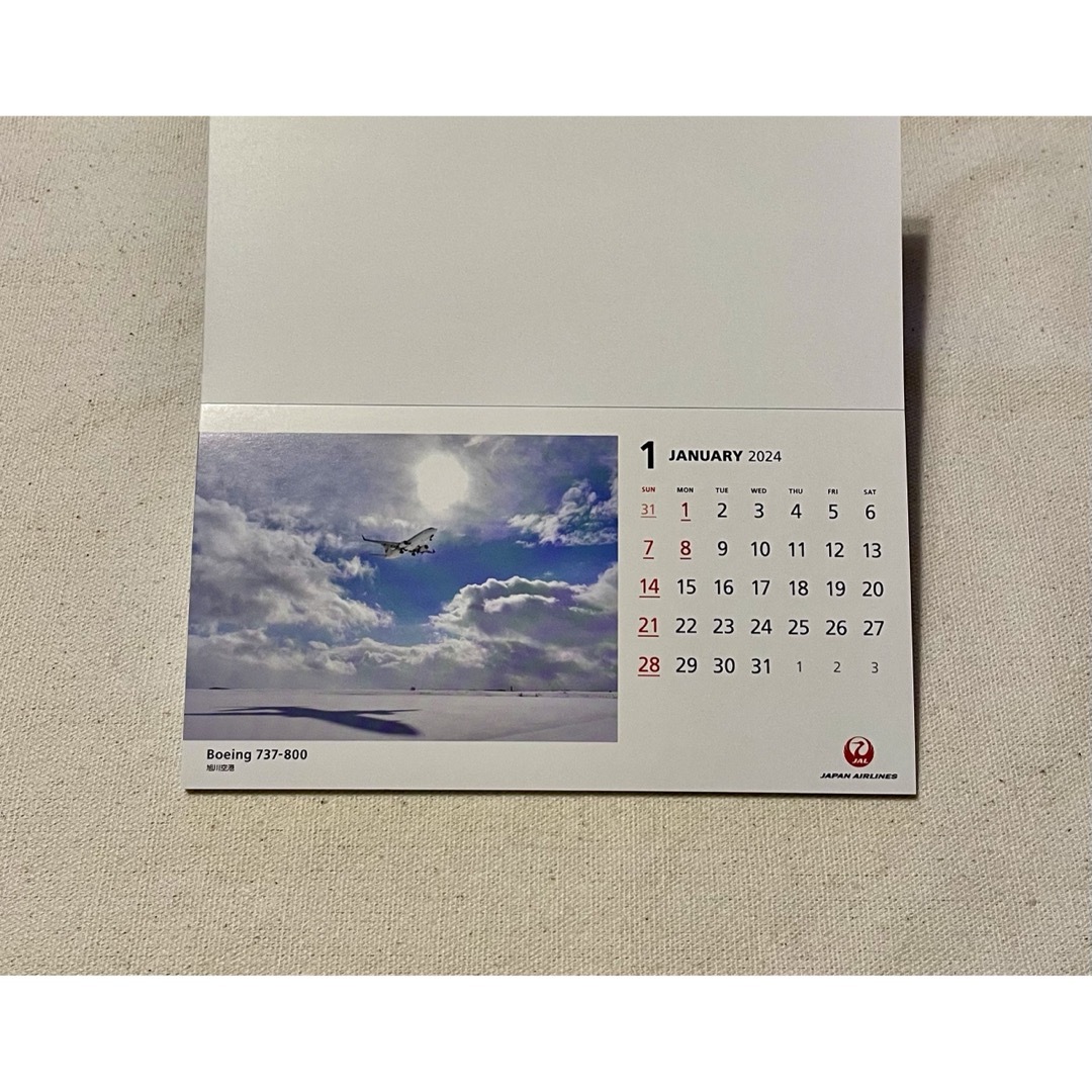 JAL 卓上カレンダー　2024 インテリア/住まい/日用品の文房具(カレンダー/スケジュール)の商品写真