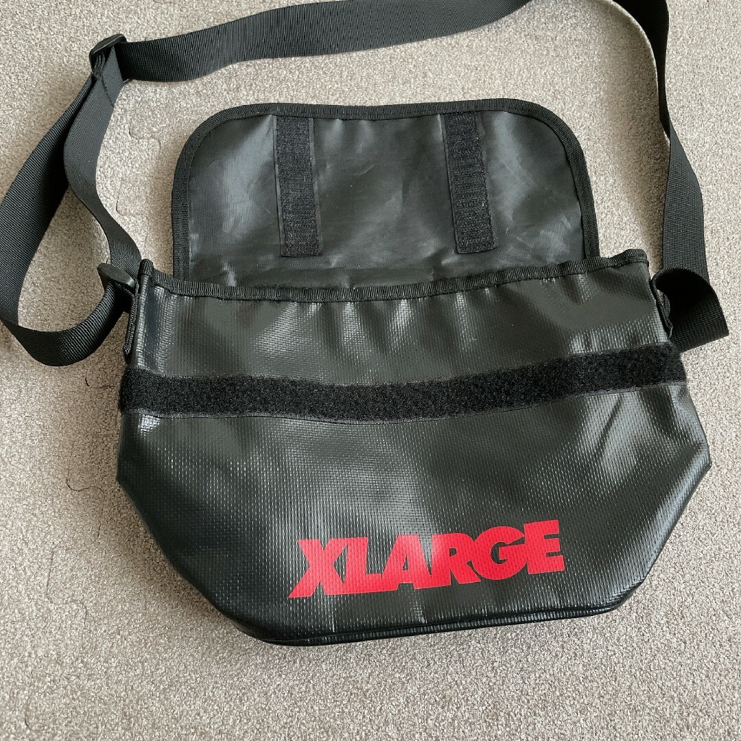 エクストララージ　ショルダーバッグ　ブラック メンズのバッグ(メッセンジャーバッグ)の商品写真