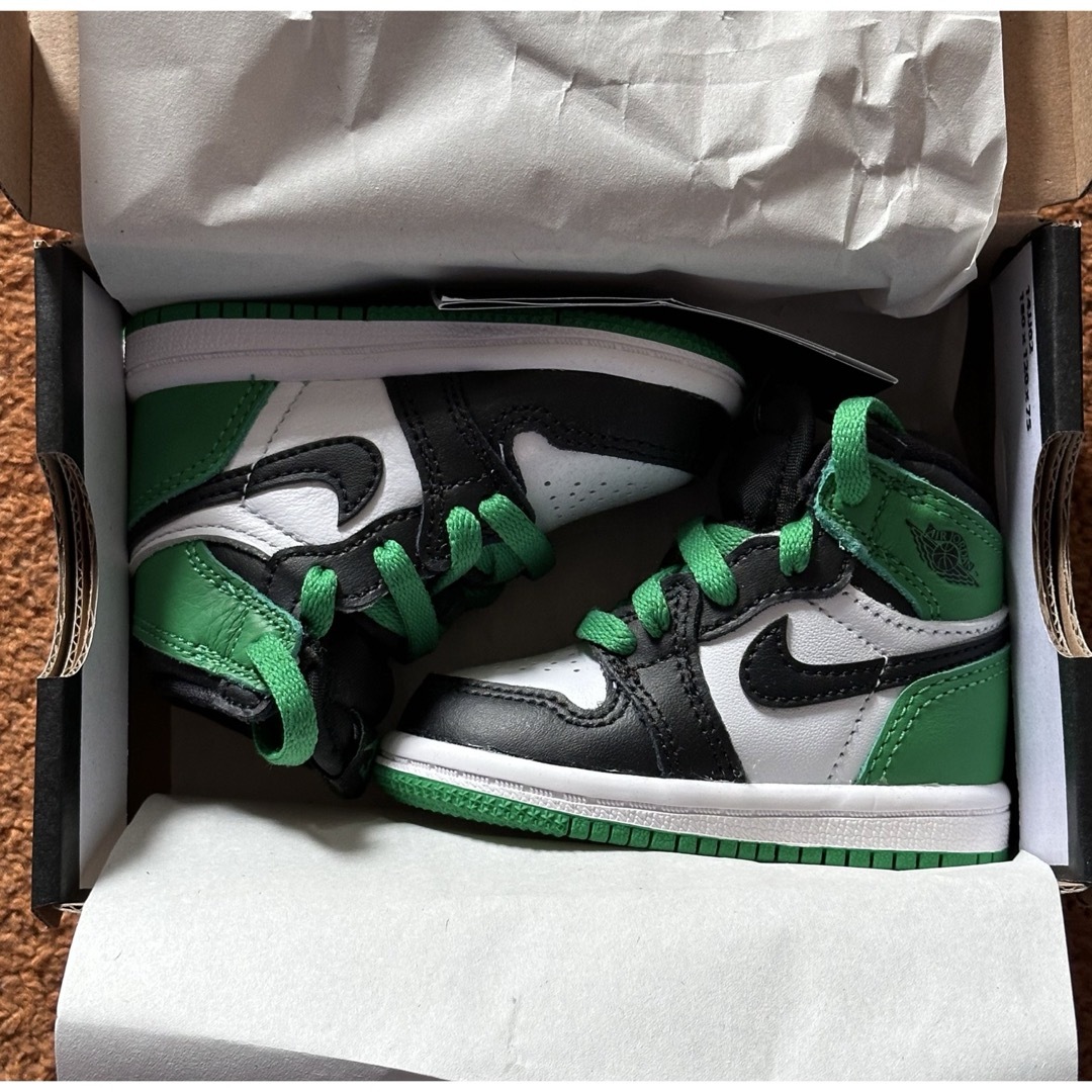 Jordan Brand（NIKE）(ジョーダン)のnike airjordan 1 black and lucky green キッズ/ベビー/マタニティのキッズ靴/シューズ(15cm~)(スニーカー)の商品写真