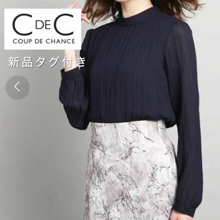 COUP DE CHANCE - 【新品タグ付き】COUP DE CHANCE　洗える　プリーツブラウス　ネイビー