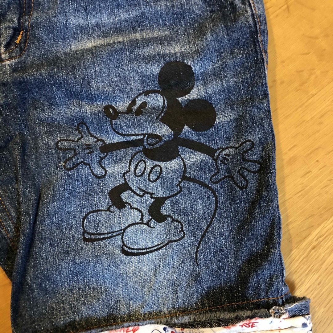 Disney(ディズニー)の値下げ　ミッキーマウス　デニム短パン レディースのパンツ(デニム/ジーンズ)の商品写真