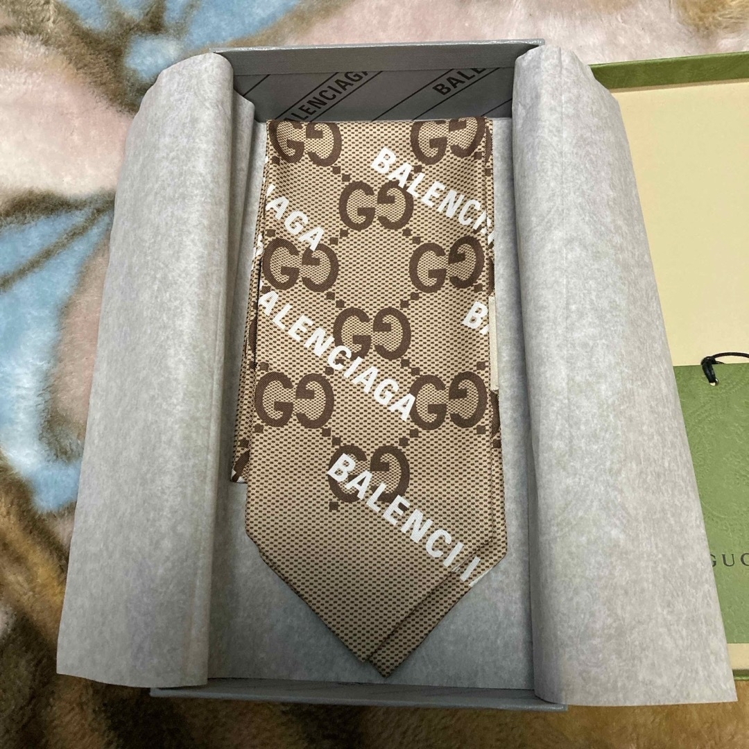 Gucci(グッチ)のGUCCI バレンシアガスカーフ レディースのファッション小物(バンダナ/スカーフ)の商品写真