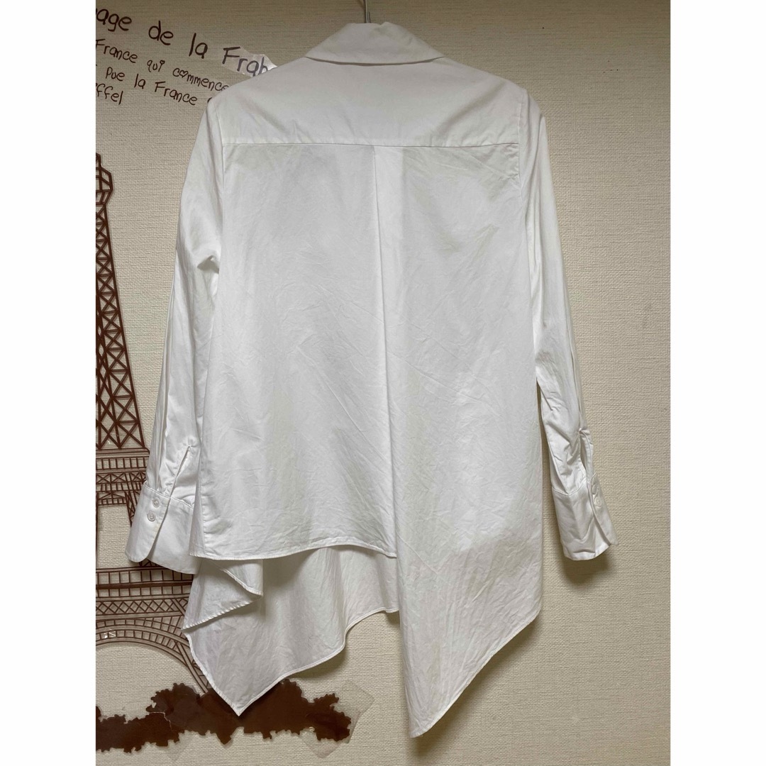 ZARA(ザラ)のZARA 裾変形白シャツ レディースのトップス(シャツ/ブラウス(長袖/七分))の商品写真