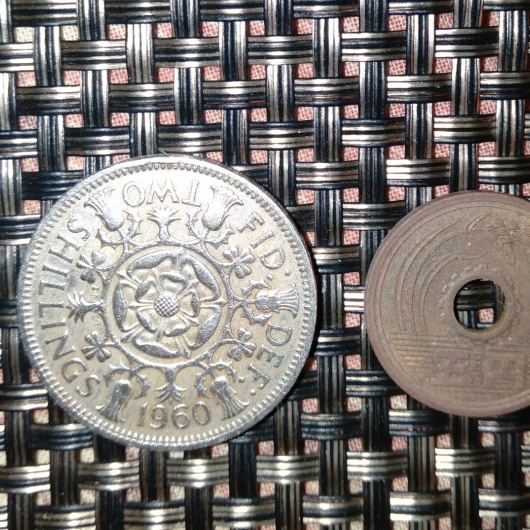 イギリスの大きめな古銭　2シリング　1960年 エンタメ/ホビーの美術品/アンティーク(貨幣)の商品写真
