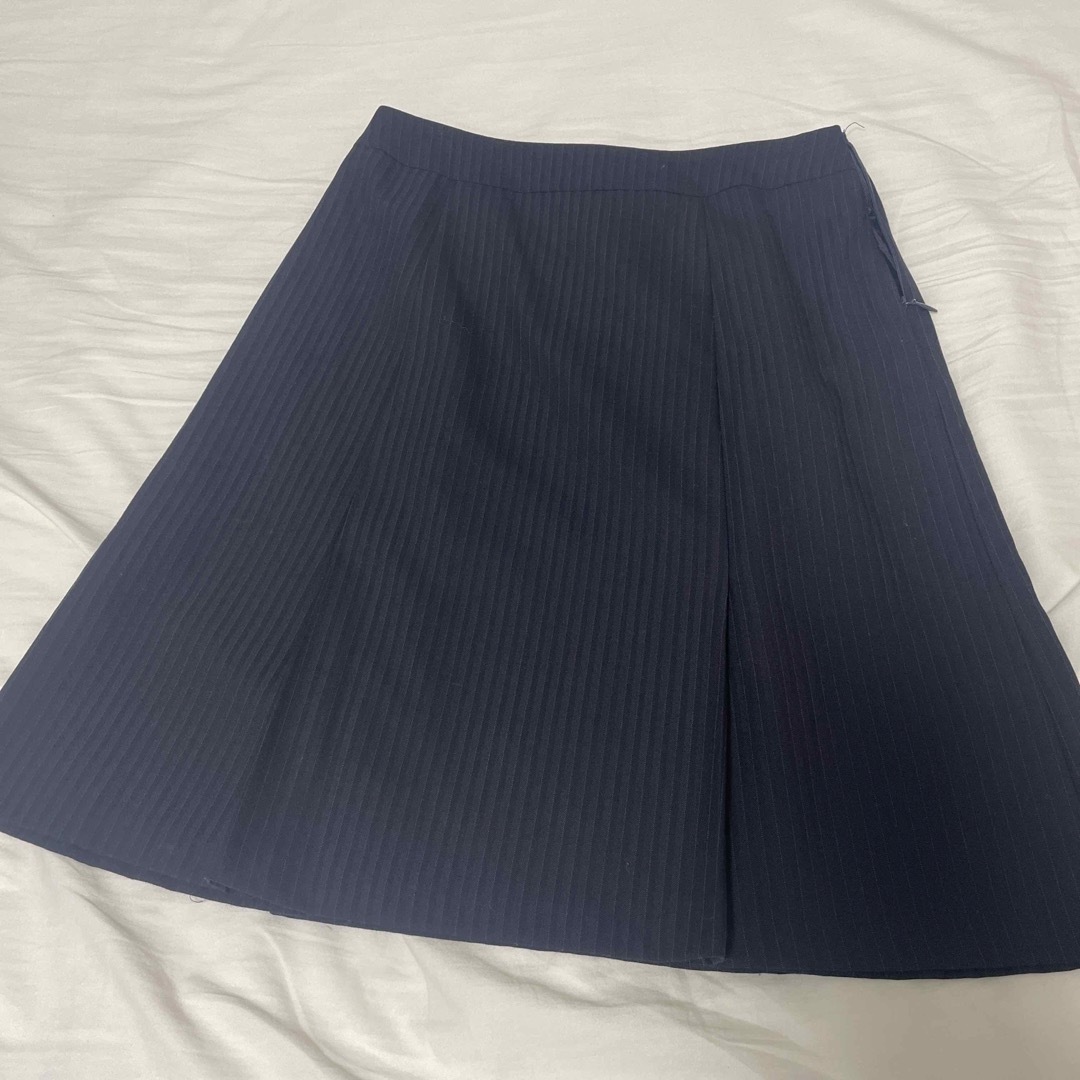 青山(アオヤマ)のレディーススーツ　セットアップ　ストライプ レディースのフォーマル/ドレス(スーツ)の商品写真