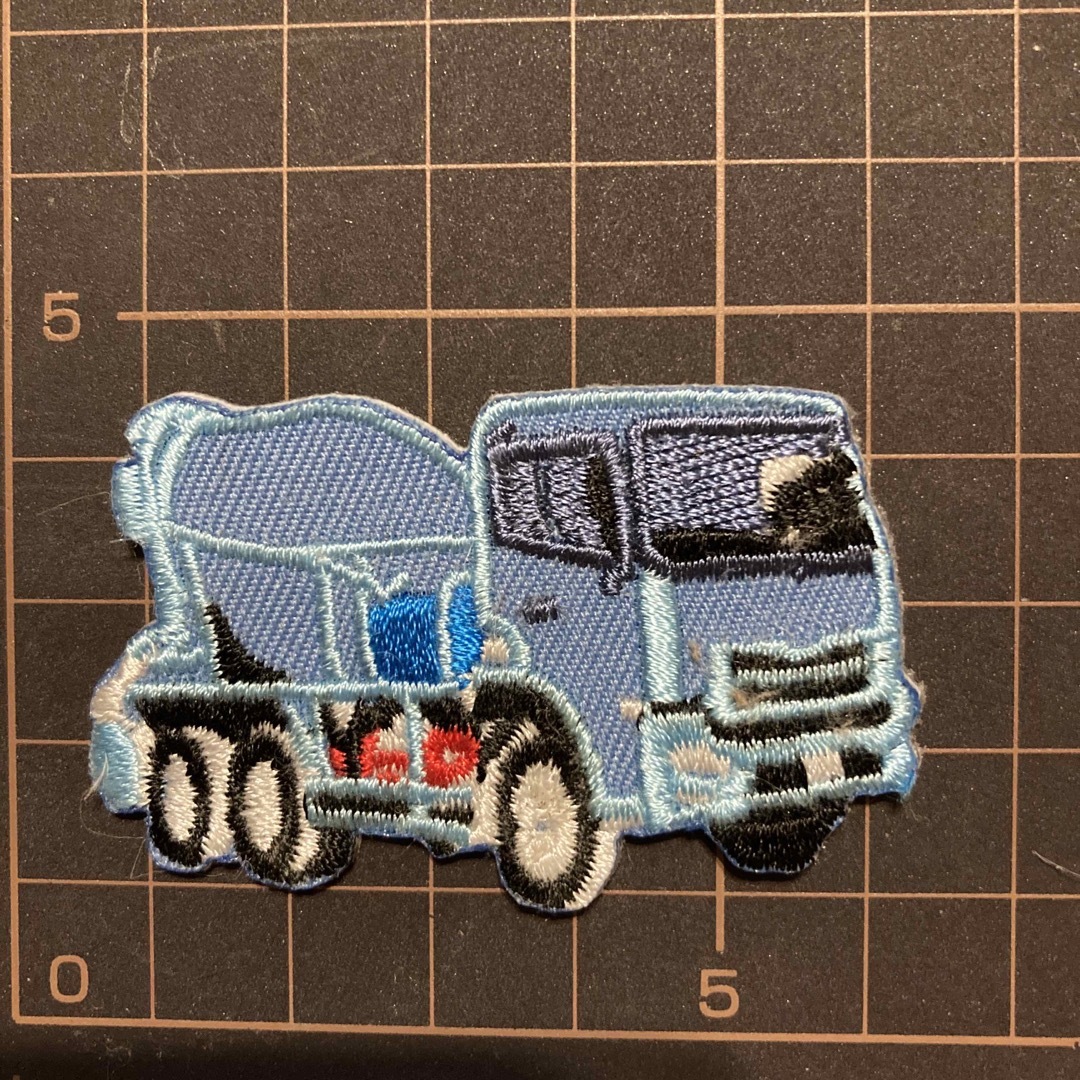 刺繍、アイロン、ワッペン★コンクリートミキサー車★ラスト ハンドメイドの素材/材料(各種パーツ)の商品写真