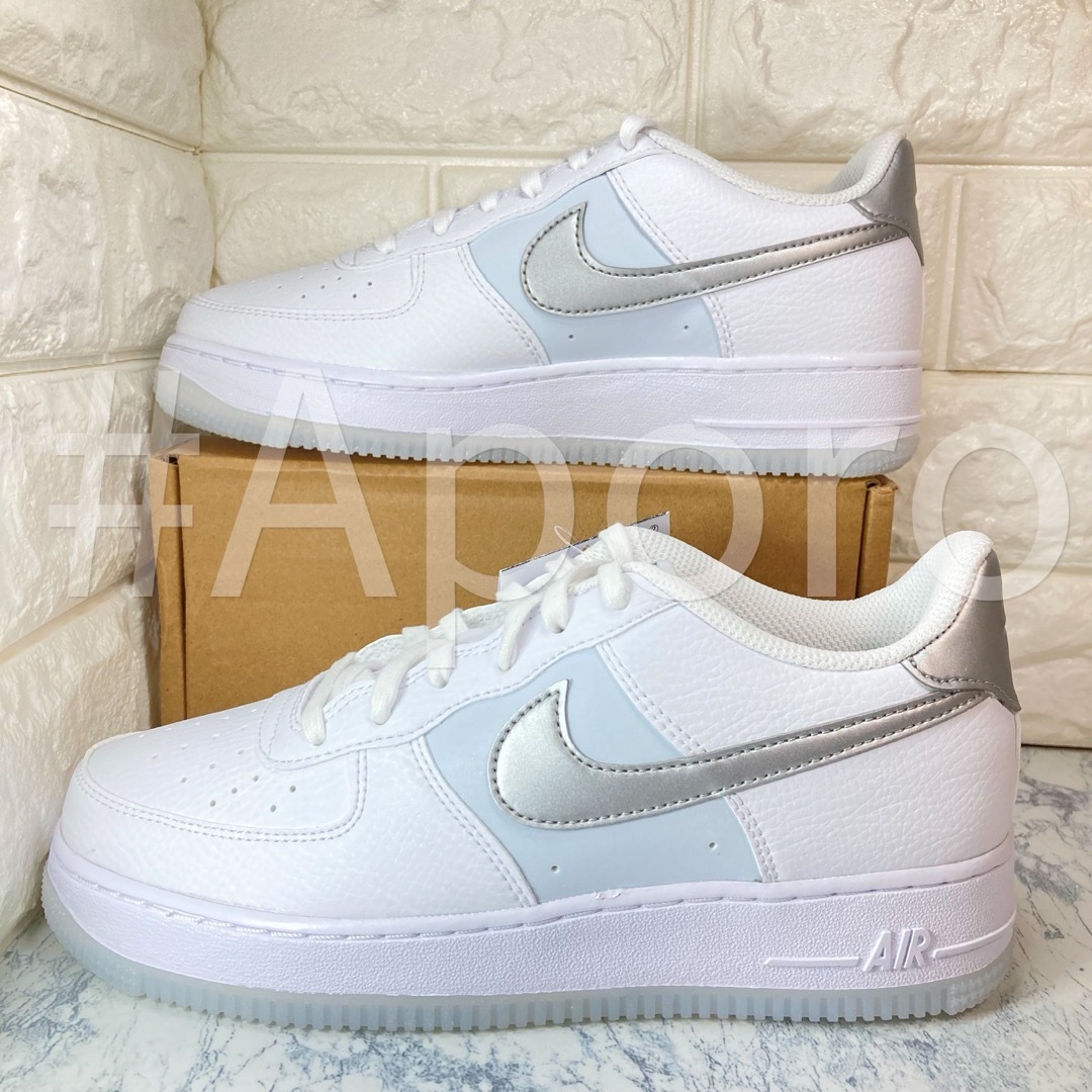 NIKE(ナイキ)のNIKE ナイキ AIR FORCE 1 エアフォース1  ホワイト シルバー レディースの靴/シューズ(スニーカー)の商品写真