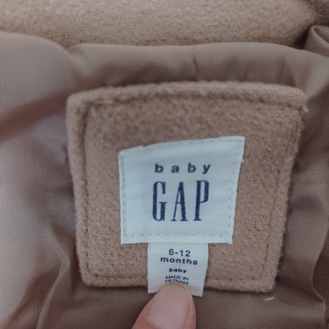 babyGAP(ベビーギャップ)のGAP　ベビーコート　キャメル キッズ/ベビー/マタニティのベビー服(~85cm)(ジャケット/コート)の商品写真