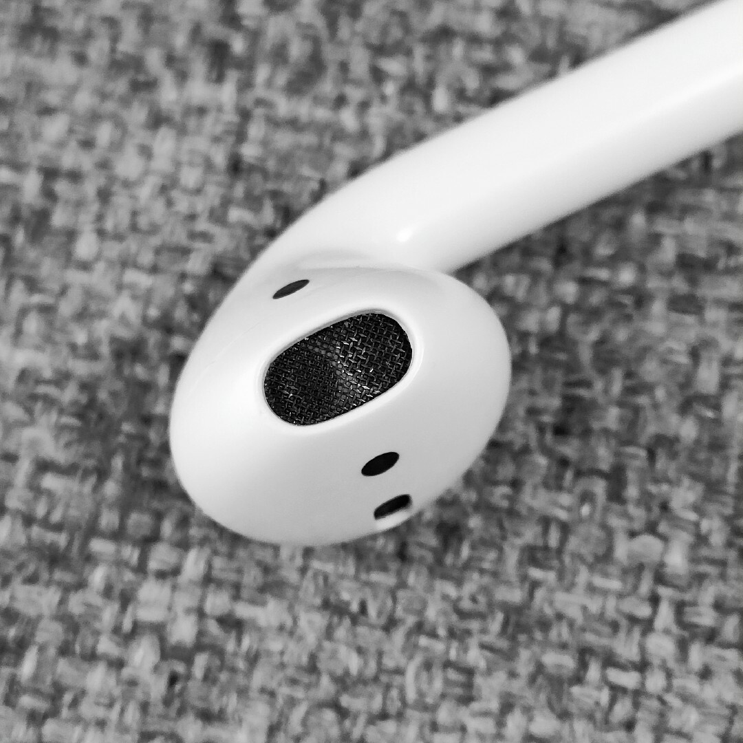 Apple(アップル)のApple AirPods 2世代 片耳 L 片方 左耳 466 スマホ/家電/カメラのオーディオ機器(ヘッドフォン/イヤフォン)の商品写真