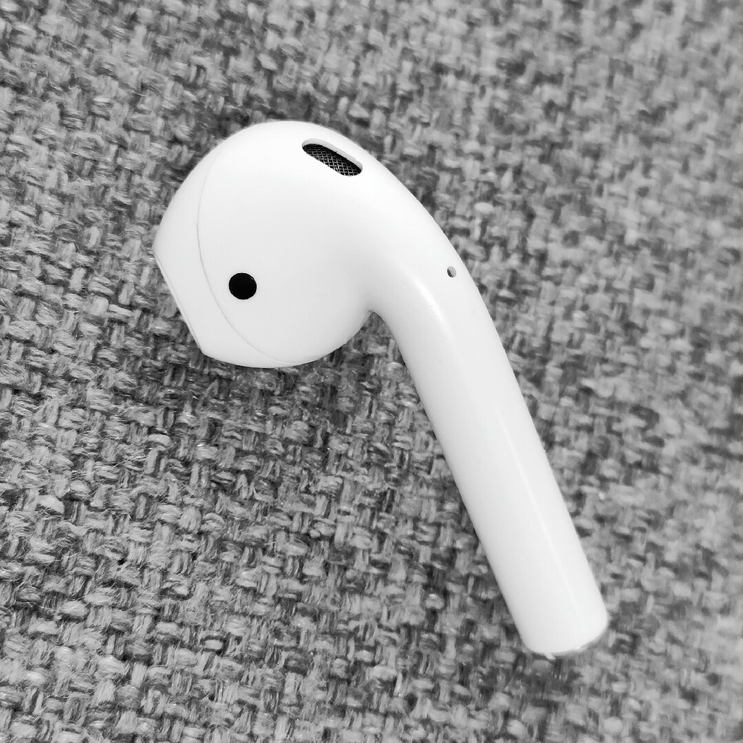 Apple(アップル)のApple AirPods 2世代 片耳 L 片方 左耳 466 スマホ/家電/カメラのオーディオ機器(ヘッドフォン/イヤフォン)の商品写真