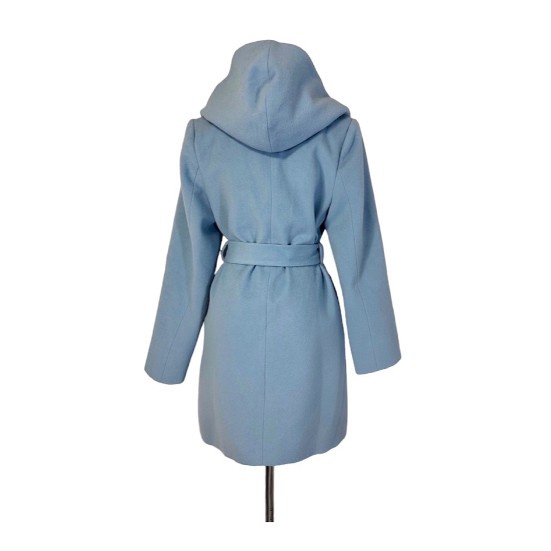 定価53,900円 大きなフードが可愛い春色アクアブルー滑らかウールコート レディースのジャケット/アウター(ガウンコート)の商品写真