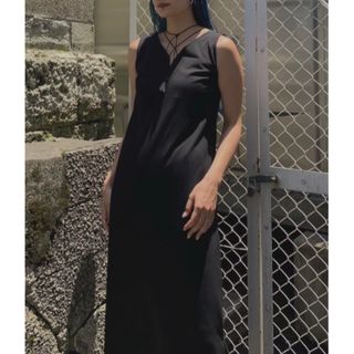 アメリヴィンテージ(Ameri VINTAGE)のCROSS STRAP CUT DRESS ブラック Mサイズ(ロングワンピース/マキシワンピース)