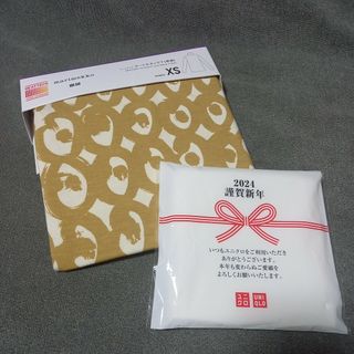 ユニクロ(UNIQLO)のユニクロ×マリメッコ/タートルネックTシャツ XSサイズ ベージュ タオル付き(カットソー(長袖/七分))