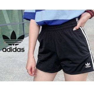 アディダス(adidas)の最値!BLACKPINK着用!王道スリーライン!アディダス ショート パンツ M(ショートパンツ)