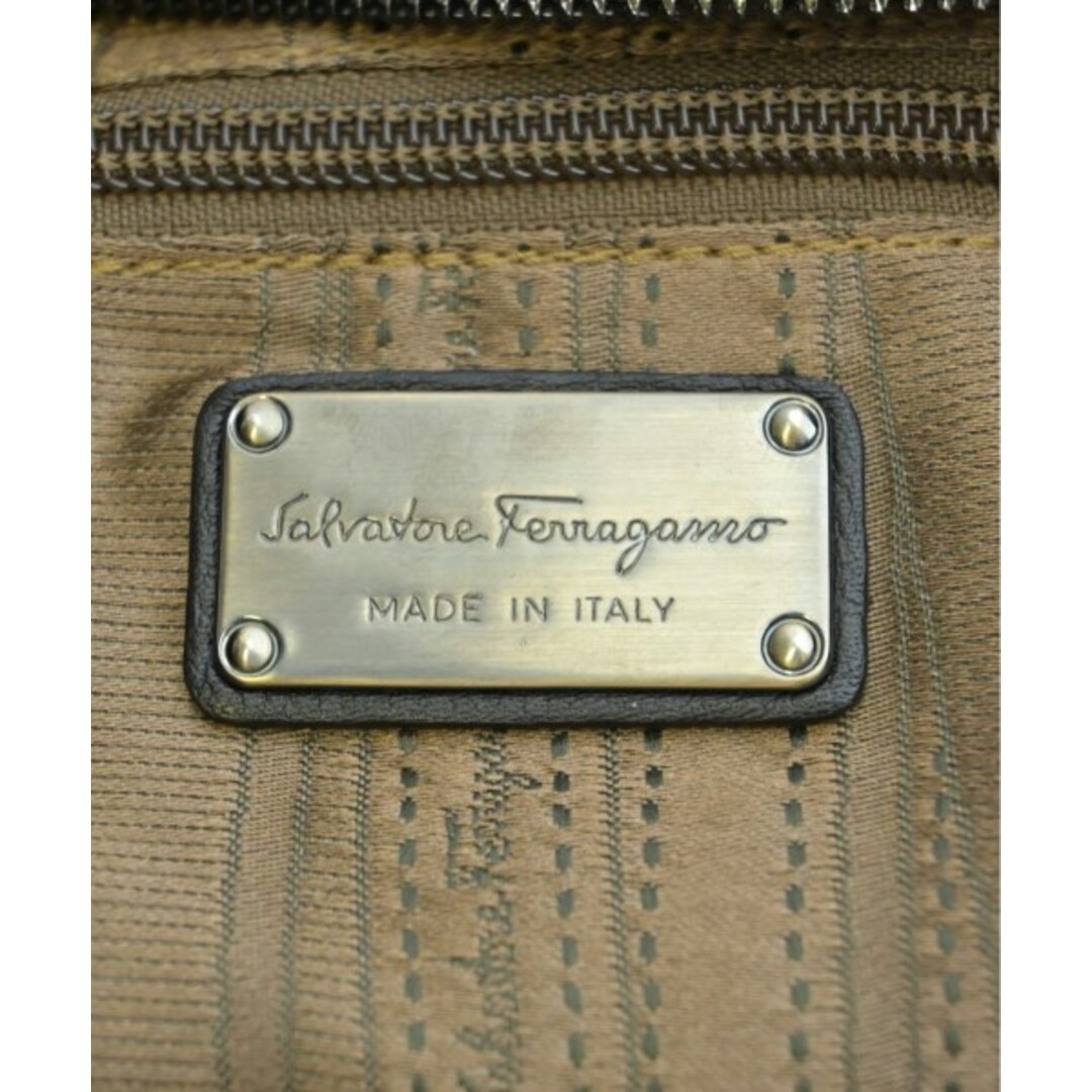 Salvatore Ferragamo(サルヴァトーレフェラガモ)のSalvatore Ferragamo ショルダーバッグ - こげ茶 【古着】【中古】 レディースのバッグ(ショルダーバッグ)の商品写真