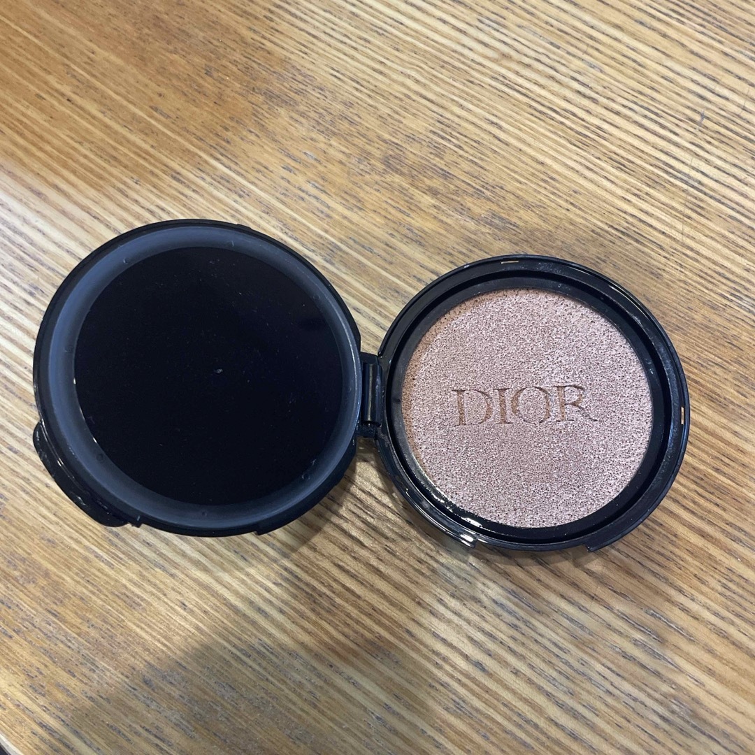 Dior(ディオール)のDIORディオール　フォーエバースキングロウクッション　00.5N コスメ/美容のベースメイク/化粧品(ファンデーション)の商品写真