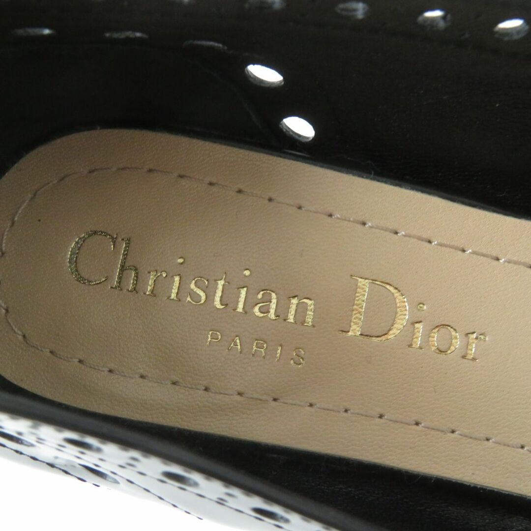 Christian Dior(クリスチャンディオール)の美品★Christian Dior クリスチャンディオール TEDDY D パンチングデザイン ロゴ金具付き ラウンドトゥ レザー パンプス 黒 36 イタリア製 レディースの靴/シューズ(ハイヒール/パンプス)の商品写真