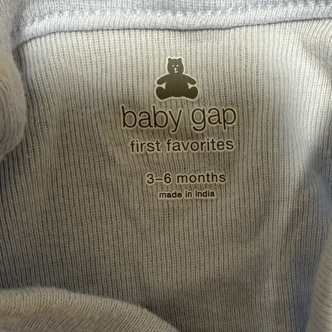 babyGAP(ベビーギャップ)のbabyGAP ロンパース 60 雲柄 キッズ/ベビー/マタニティのベビー服(~85cm)(ロンパース)の商品写真