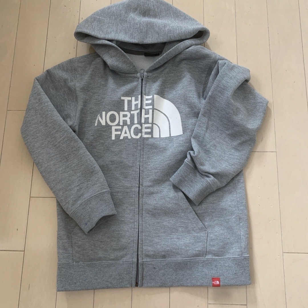 THE NORTH FACE(ザノースフェイス)の正規品　ノースフェイス   パーカー　140 キッズ/ベビー/マタニティのキッズ服男の子用(90cm~)(ジャケット/上着)の商品写真