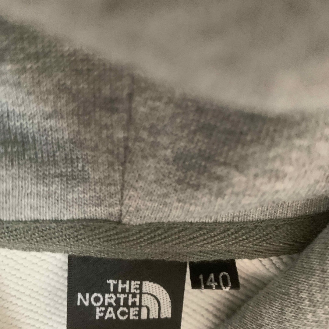 THE NORTH FACE(ザノースフェイス)の正規品　ノースフェイス   パーカー　140 キッズ/ベビー/マタニティのキッズ服男の子用(90cm~)(ジャケット/上着)の商品写真