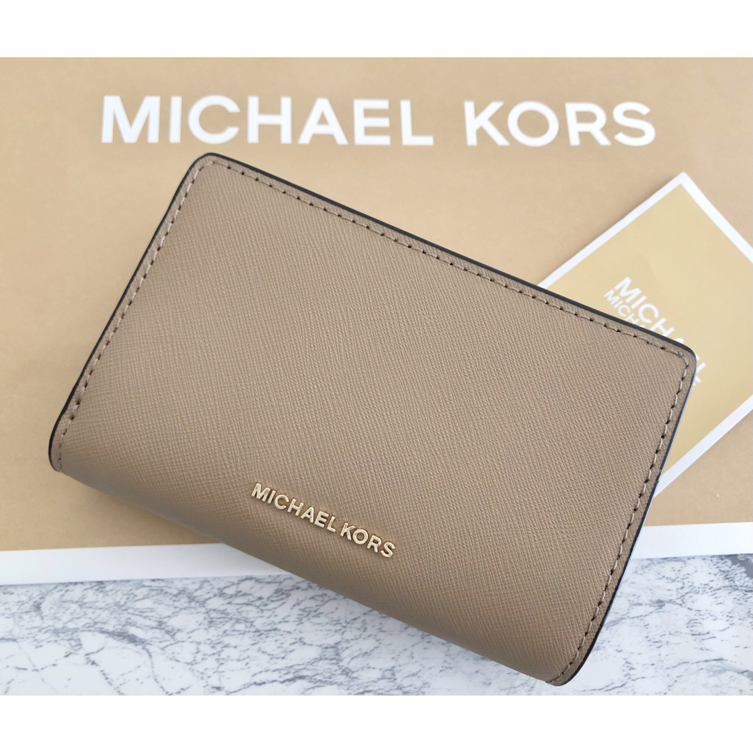 Michael Kors(マイケルコース)のMICHAEL KORS 折り財布　二つ折り財布　キャメル　新品 レディースのファッション小物(財布)の商品写真