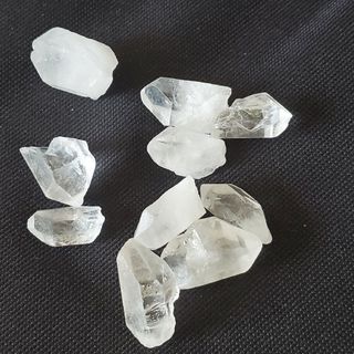 2102　①　ポイント水晶　10本セット　オルゴナイト素材に　浄化用に　天然石(置物)