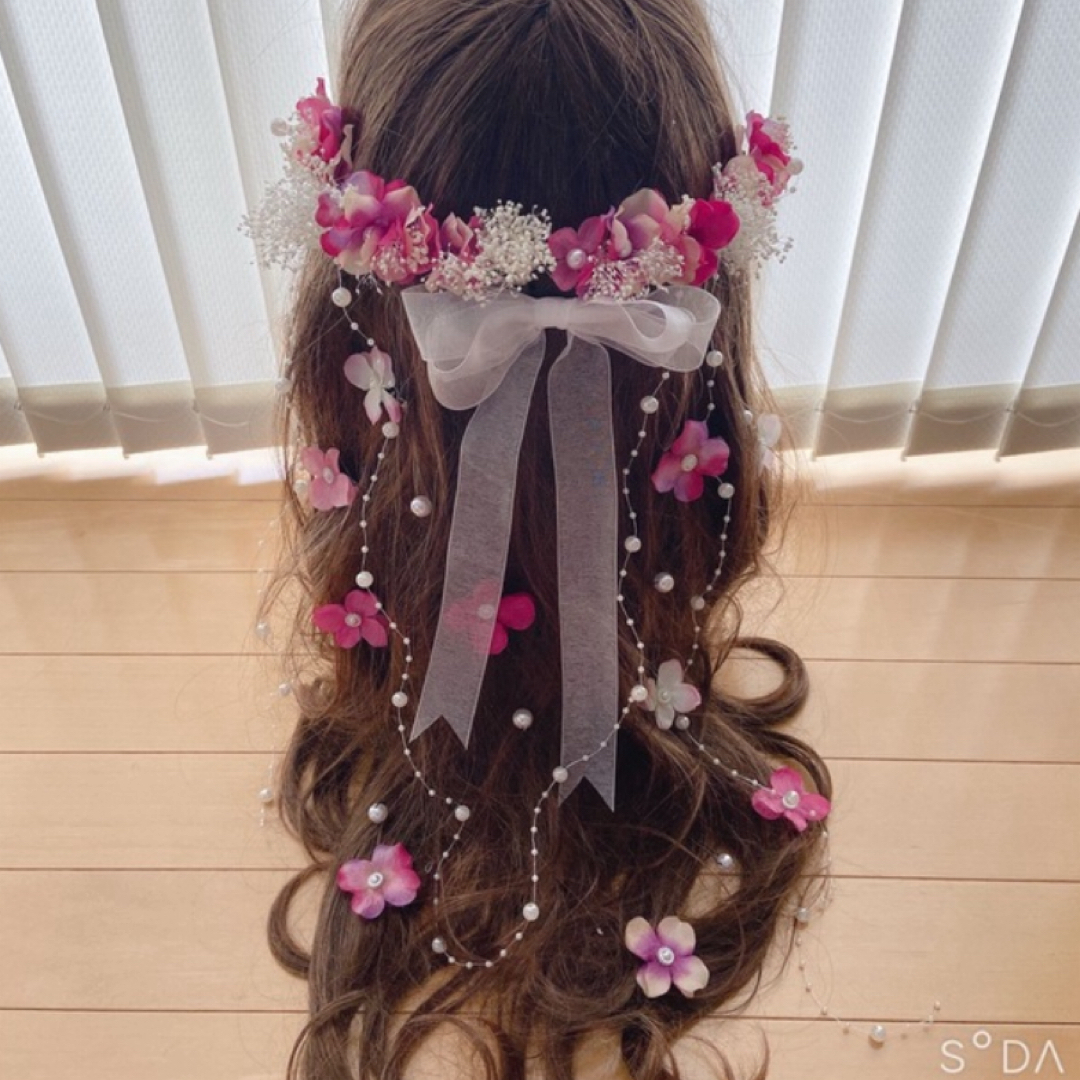 ラプンツェル髪飾り♡濃いピンク♡挟むタイプ ハンドメイドのウェディング(ヘッドドレス/ドレス)の商品写真