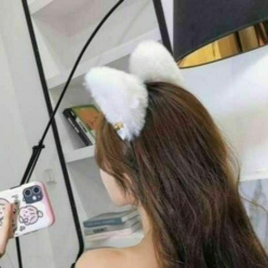 ふわもこ猫耳カチューシャ　子供　大人　コスプレ　ホワイト　白　ネコ耳　イベント レディースのヘアアクセサリー(カチューシャ)の商品写真