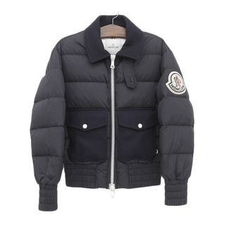 モンクレール(MONCLER)のモンクレール ami コラボ ARNAUD GIBBOTTO ダウンジャケット 41321 85 54155 メンズ ネイビー ホワイト MONCLER 【中古】 【アパレル・小物】(その他)