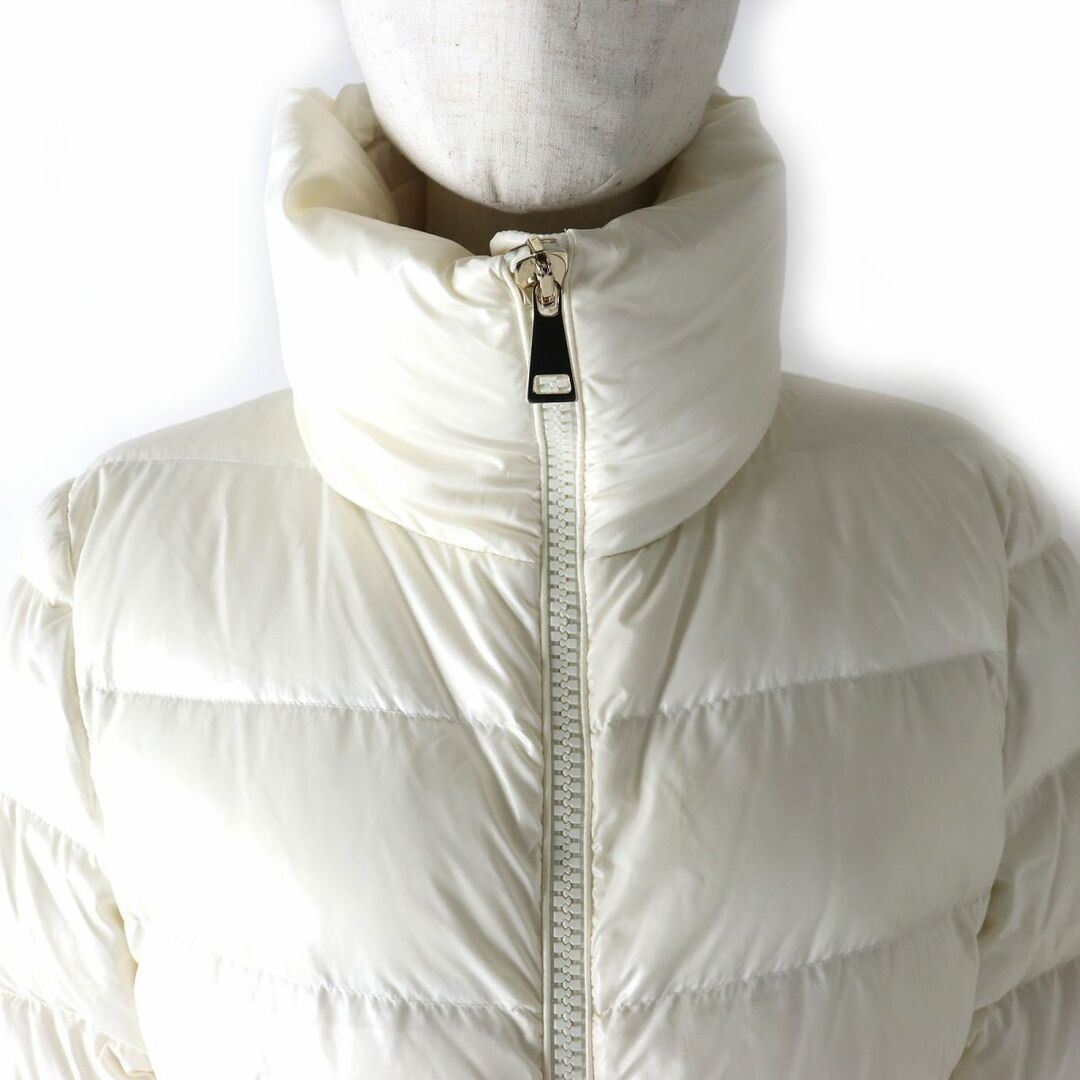 MONCLER(モンクレール)の良品△MONCLER モンクレール DAPHNE ダーフィン ロゴパッチ付き スタンドカラー ジップダウンジャケット レディース ホワイト 白 3 冬物◎ レディースのジャケット/アウター(ダウンジャケット)の商品写真