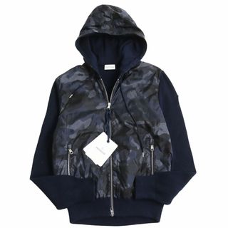 モンクレール(MONCLER)の未使用品●2020年製 MONCLER モンクレール ニット切替 ロゴワッペン付 カモフラ/ロゴ総柄 フーデッドダウンジャケット 紺 M 正規品 メンズ(ダウンジャケット)