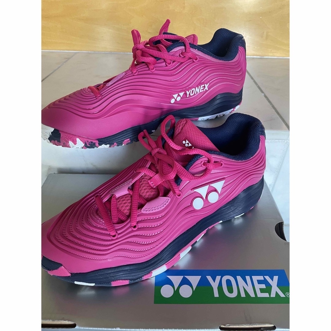 YONEX(ヨネックス)の【ヨネックス】テニスシューズ25.5cm オムニクレー スポーツ/アウトドアのテニス(シューズ)の商品写真