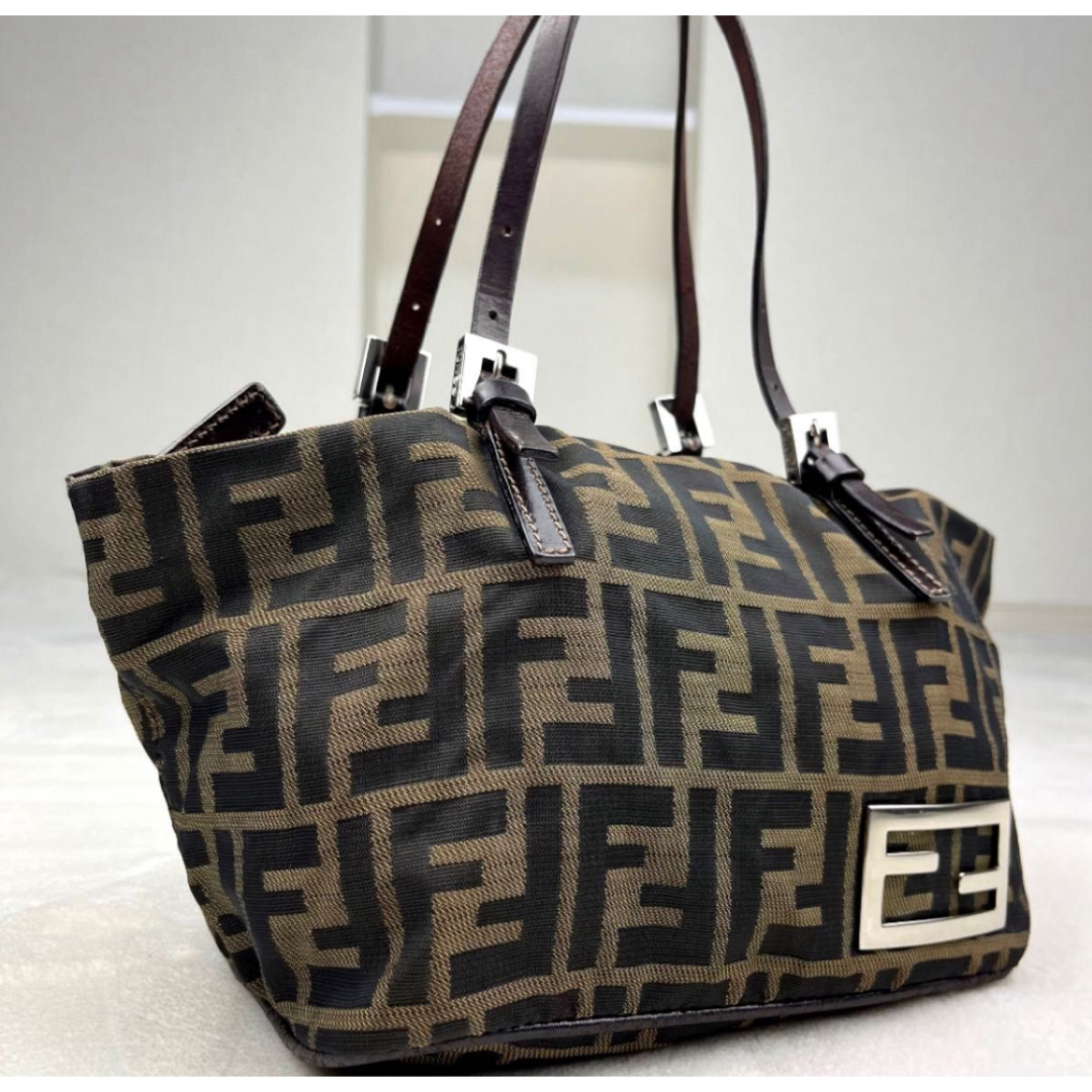 FENDI(フェンディ)のFENDI ズッカ柄　ミニトートバッグ　マンマバケット　レザー　シルバー金具 レディースのバッグ(トートバッグ)の商品写真