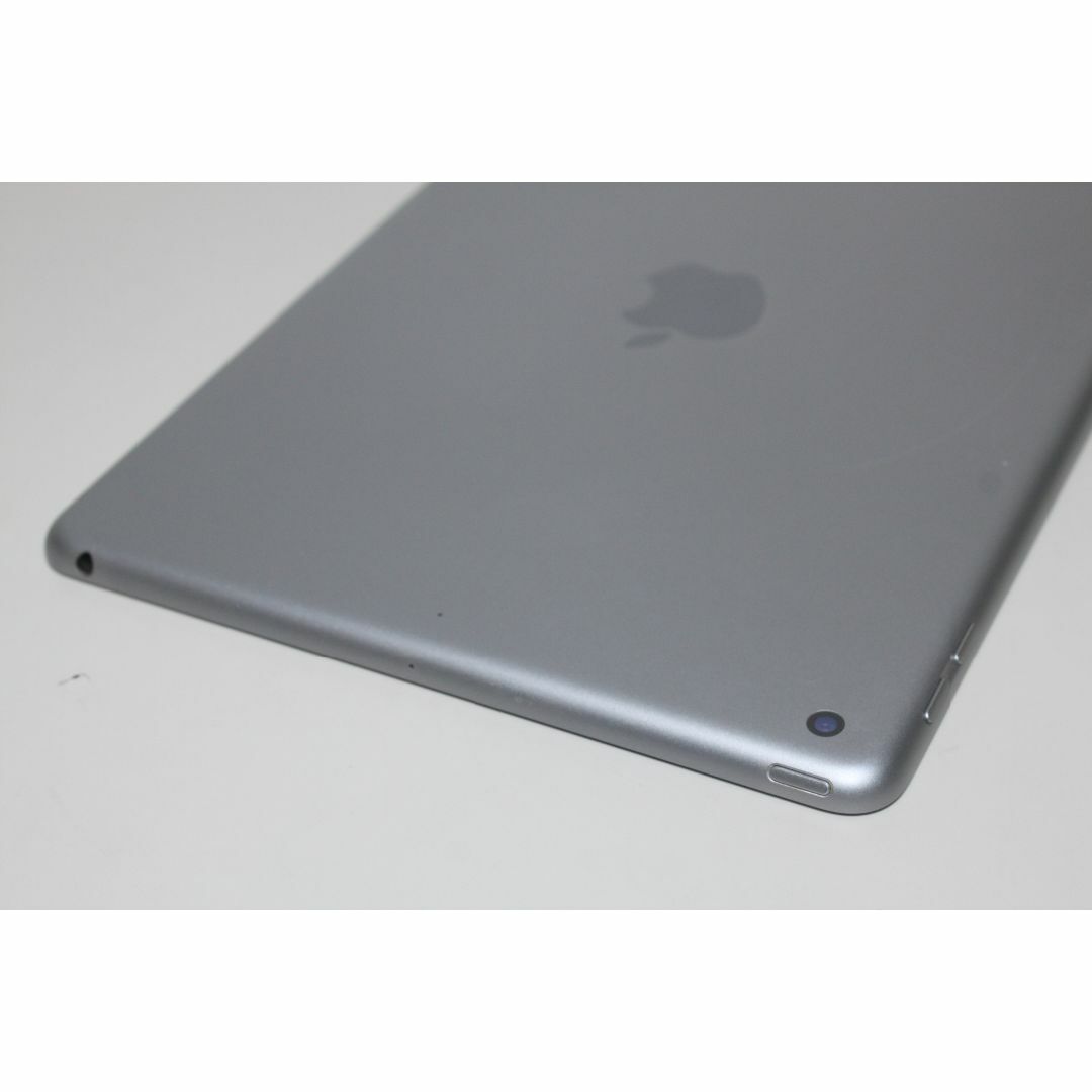 iPad(アイパッド)のiPad（第5世代）Wi-Fi/128GB〈MP2H2J/A〉A1822 ⑤ スマホ/家電/カメラのPC/タブレット(タブレット)の商品写真