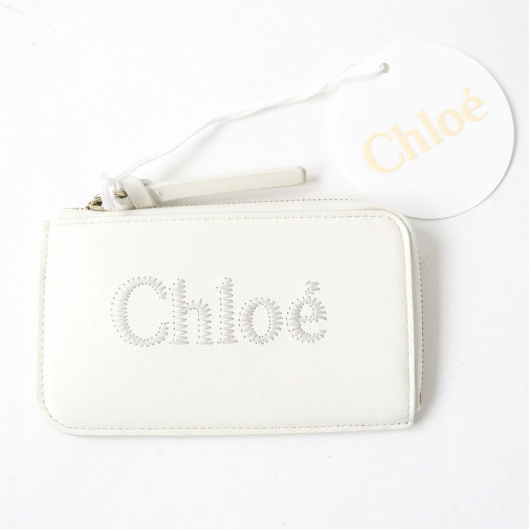 Chloe(クロエ)の未使用品☆Chloe クロエ CHC23SP866I ロゴ刺繍入り レザー カードホルダー スモールパスケース/コインパス ホワイト タグ・箱・保存袋付き レディースのファッション小物(コインケース)の商品写真