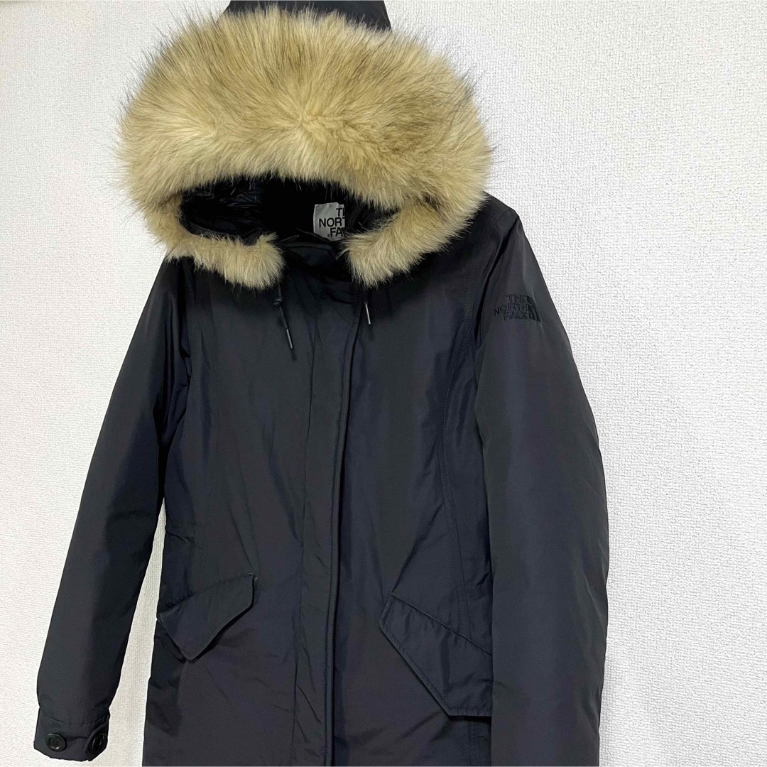 THE NORTH FACE(ザノースフェイス)の美品人気 ノースフェイス ダウンコート ブラック レディースS ホワイトレーベル レディースのジャケット/アウター(ダウンコート)の商品写真